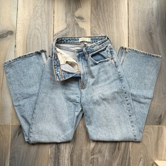 Abercrombie & Fitch Curve Love '90s Relaxed High Rise Jean Size 25 - Picture 1 of 8